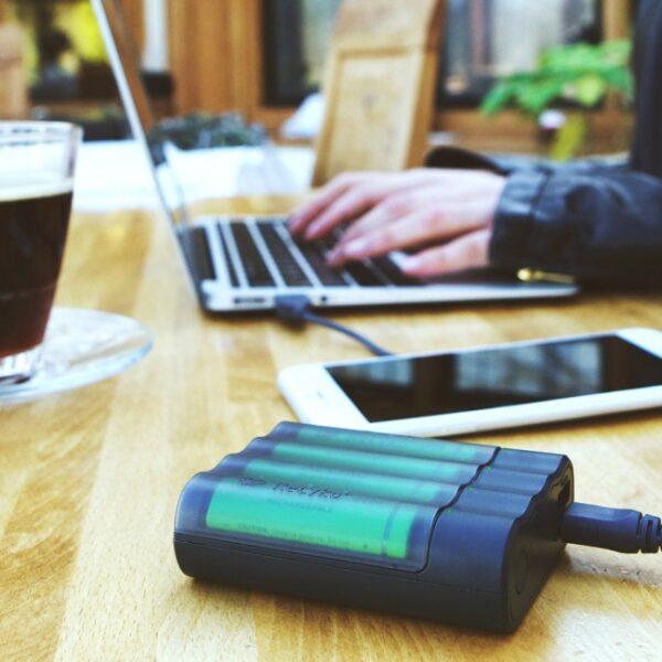 ic-gp202222-gp_batteries-ic-gp202222-51249_1 Powerbank e Caricabatterie AA 2 in 1, GPX411