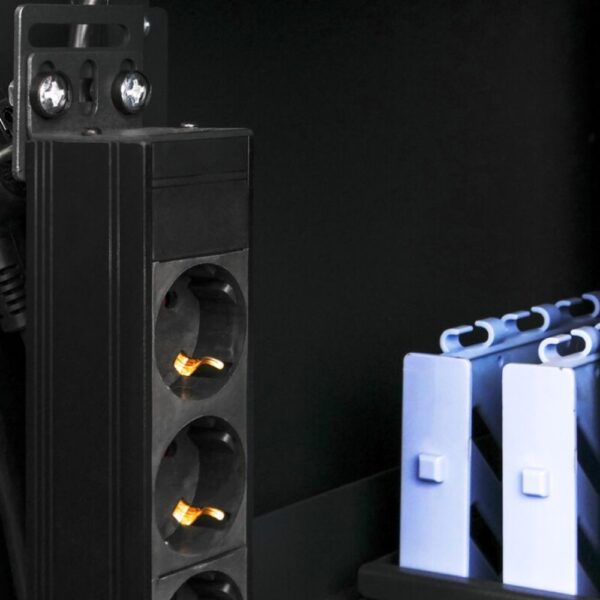 kit_set_50_viti_50_dadi_e_50_rondelle_per_montaggio_rack_nero-intellinet-i-case_mount50-bk-38214_3 Kit Set 50 Viti 50 Dadi e 50 Rondelle per Montaggio Rack Nero