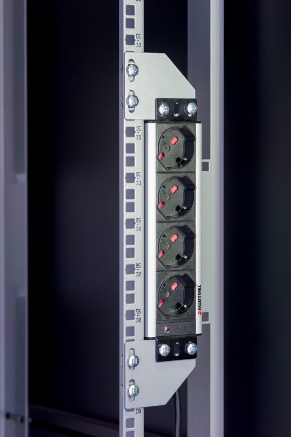 Staffe per Montaggio Verticale su Montanti Rack Silver